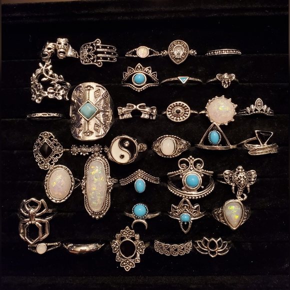 Jewelry - Lot of 35pcs fashion rings